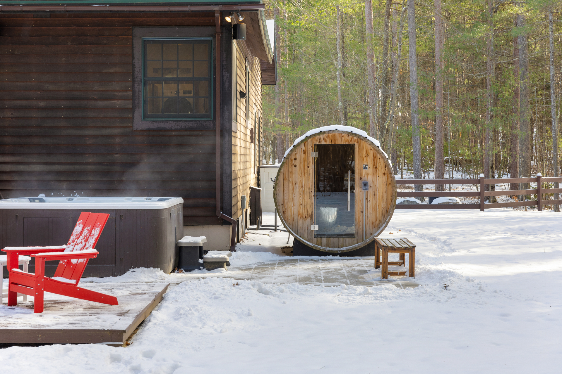 Sauna and hot tub